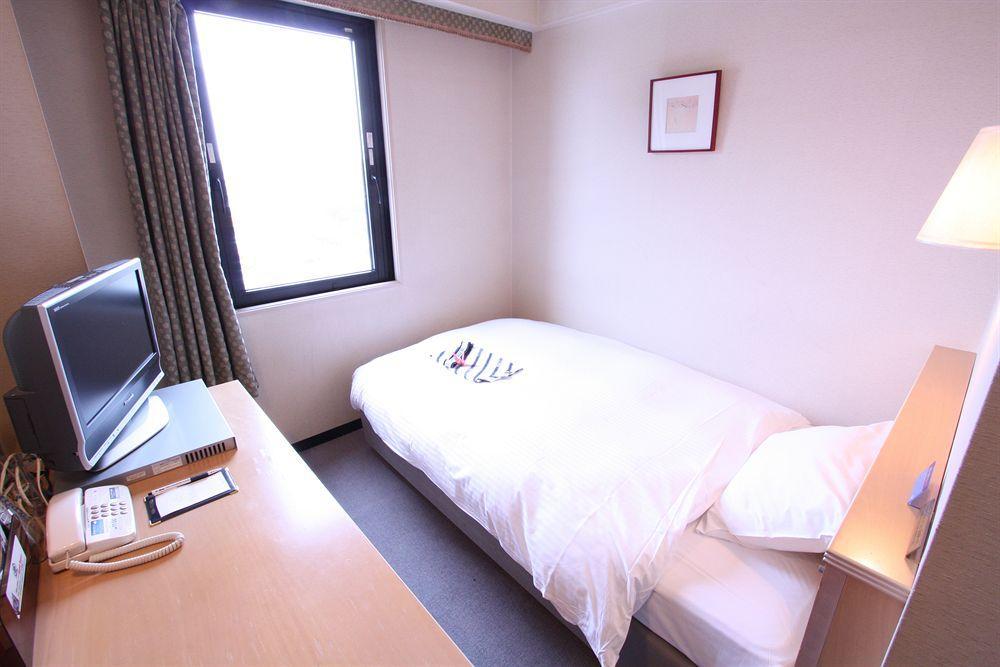 Apa Hotel Tonami Ekimae Buitenkant foto