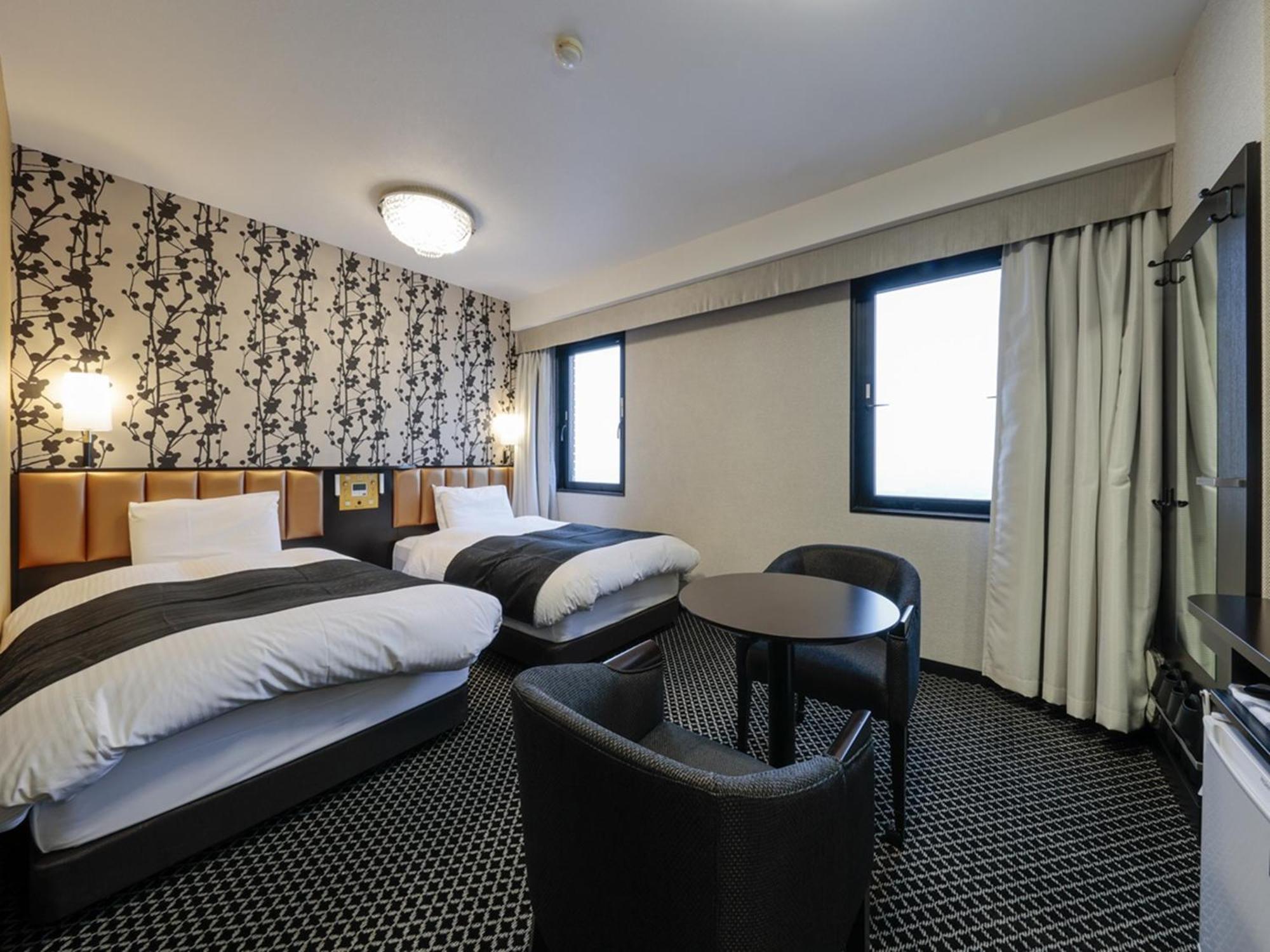 Apa Hotel Tonami Ekimae Buitenkant foto