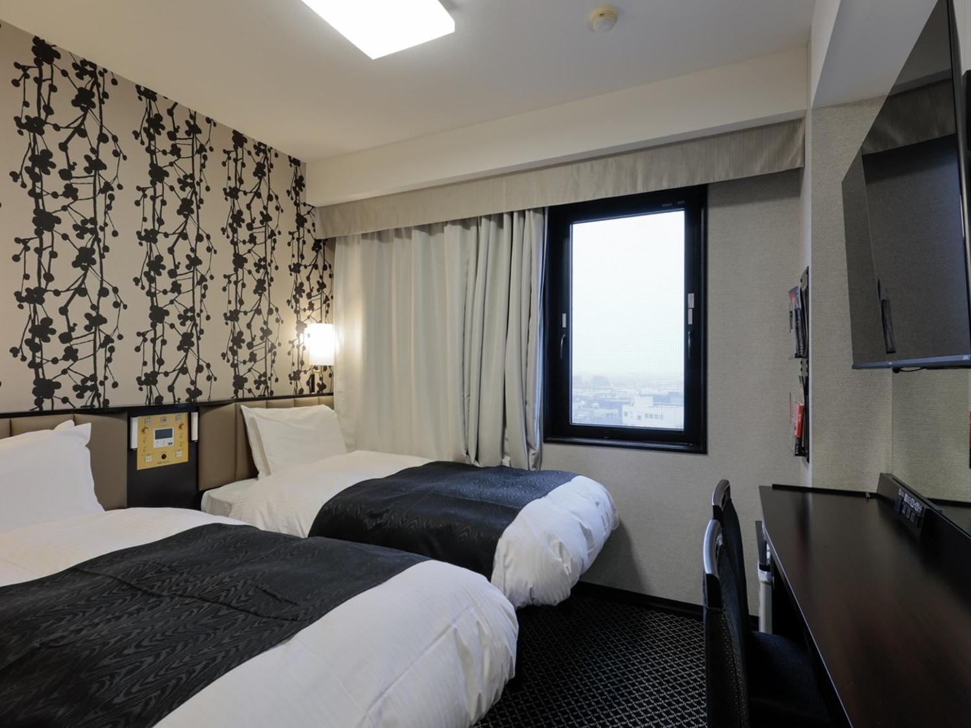 Apa Hotel Tonami Ekimae Buitenkant foto