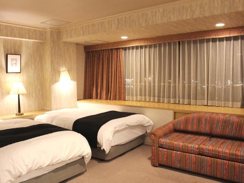 Apa Hotel Tonami Ekimae Buitenkant foto