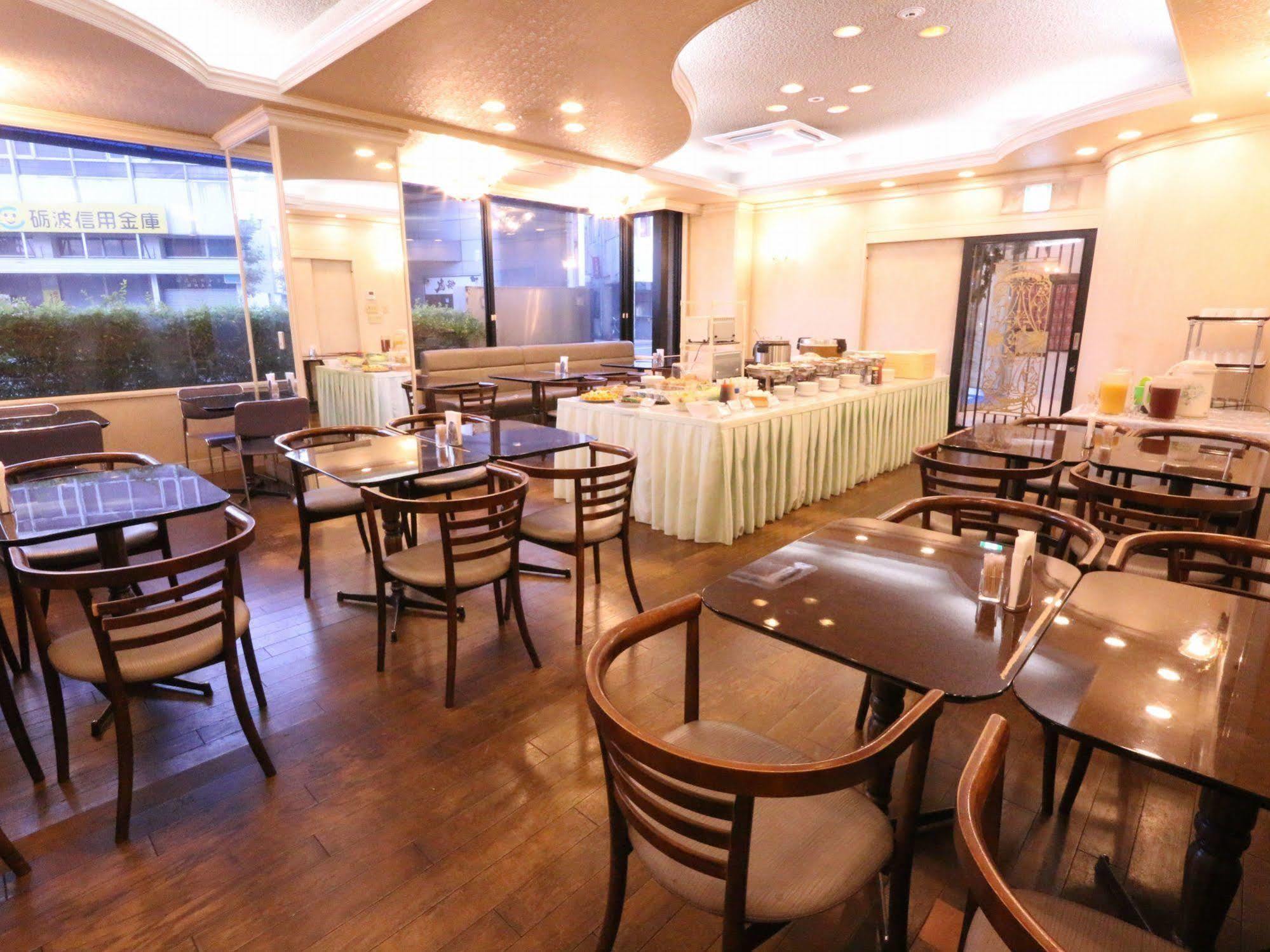 Apa Hotel Tonami Ekimae Buitenkant foto