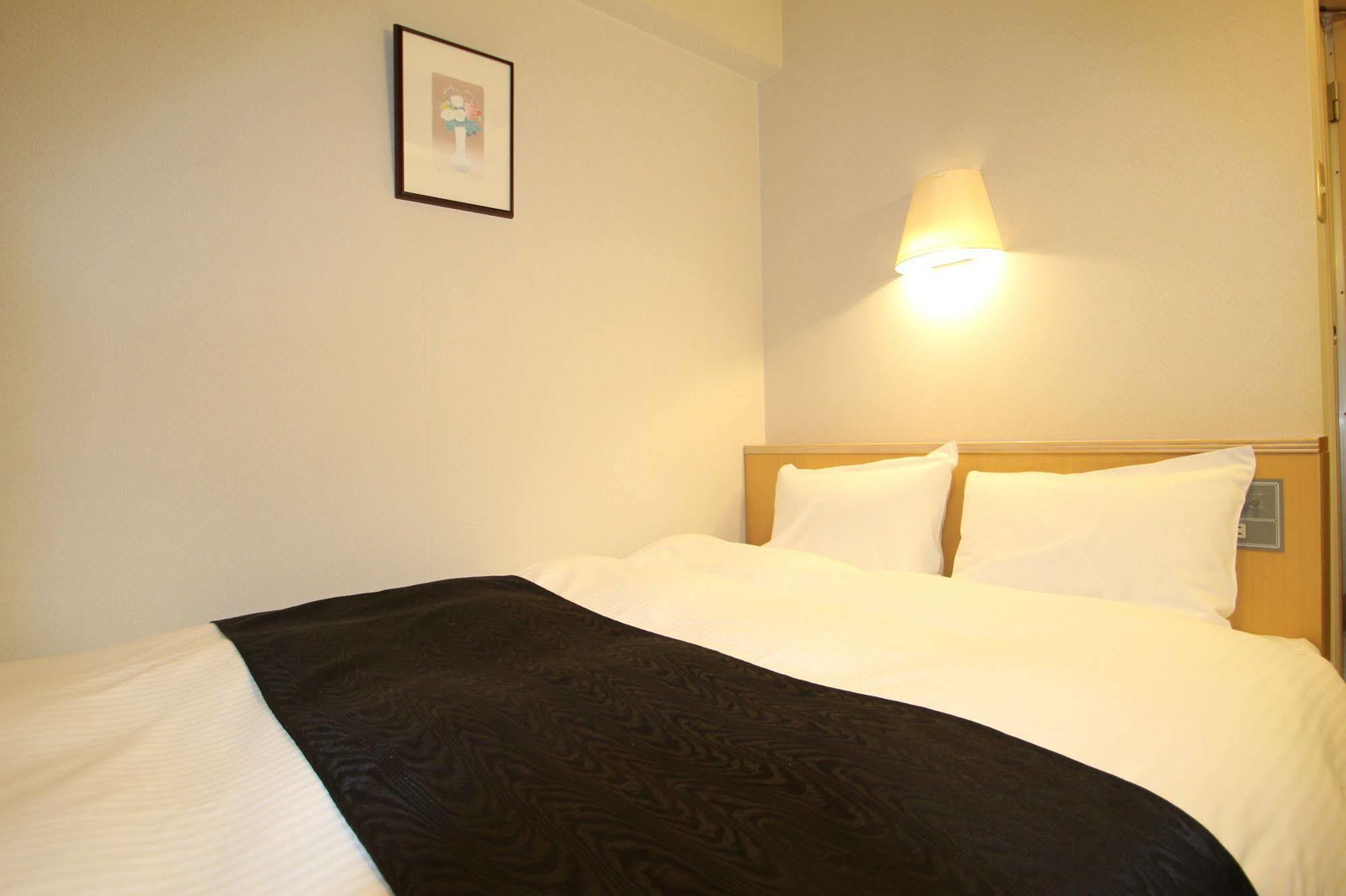 Apa Hotel Tonami Ekimae Buitenkant foto