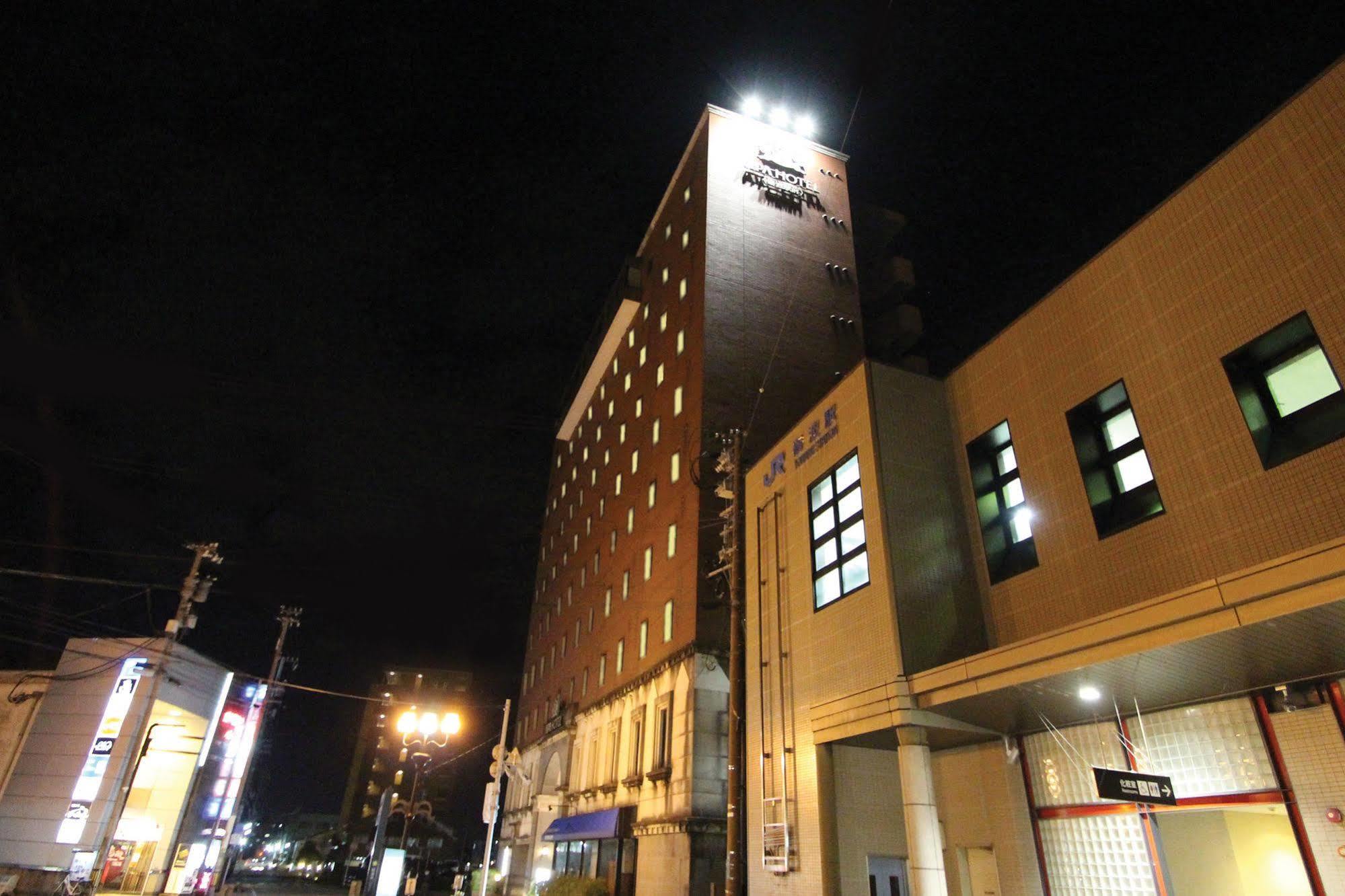 Apa Hotel Tonami Ekimae Buitenkant foto